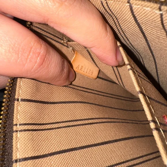 Louis Vuitton Monogram Clutch/Wristlet - Picture 5 of 6